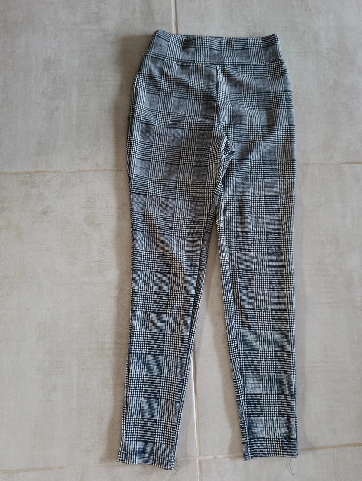 Pantalon femme Ă carreaux gris T34 â coupe slim cigarette â chic & tendance